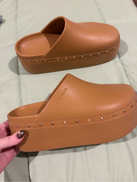 CROCS Shoes - CROCS Platform Clog Mules in Chestnut